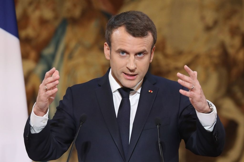 Presiden Prancis Emmanuel Macron Positif COVID-19
