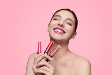 Biar Tampil Maksimal, Ini 5 Aturan Pakai Liquid Lipstik