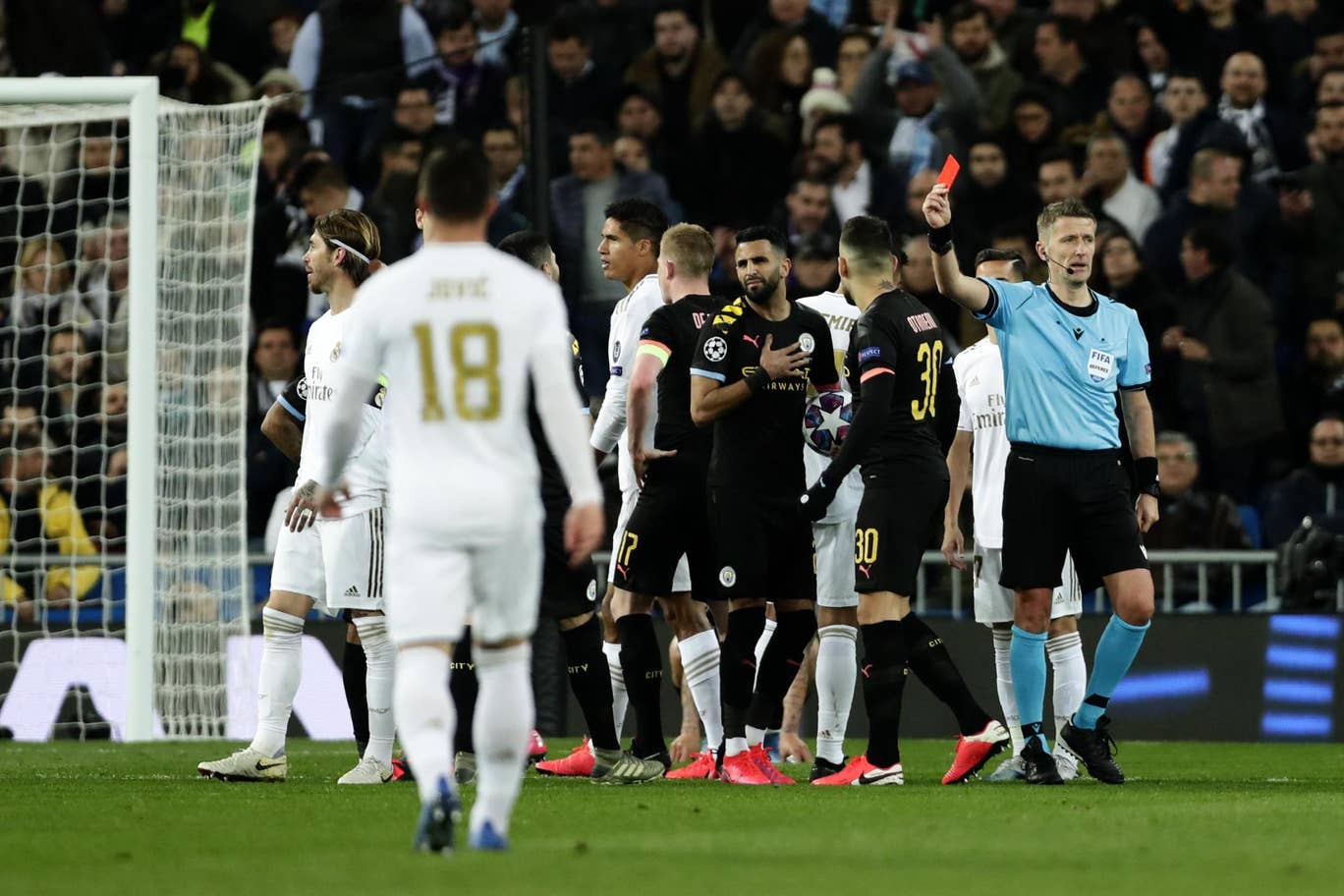 Real Madrid Sial Betul: Sudah Kalah dari Man City, Sergio Ramos Kartu Merah