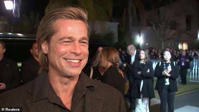 Ditanya Kemungkinan Ajak Jennifer Aniston ke Oscar, Brad Pitt Tersipu