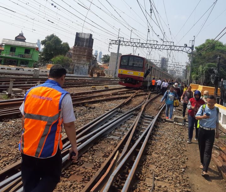 Jadi Trending, Ini Penyebab KRL Di Manggarai Berhenti Beroperasi