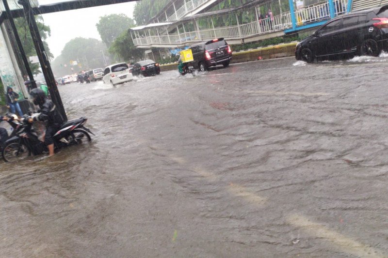 Diguyur Hujan Sejak Pagi, Ini 11 Titik Banjir Di Jakarta