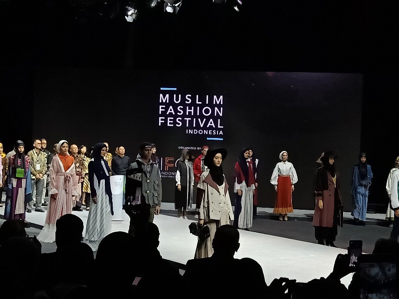 Karya 7 Desainer Lokal Resmi Buka Muslim Fashion Festival 2020