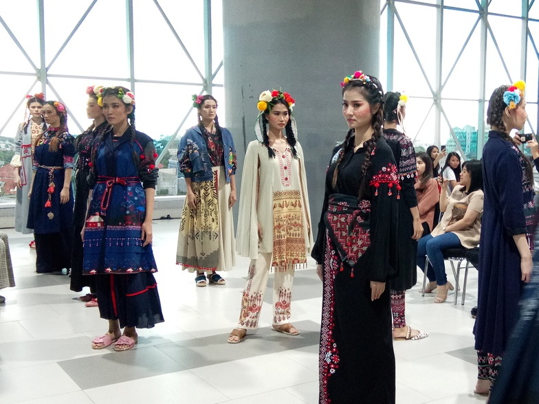 Peran Wanita dalam Budaya Ukraina Menginspirasi Mel Ahyar di Koleksi 'Nytka'