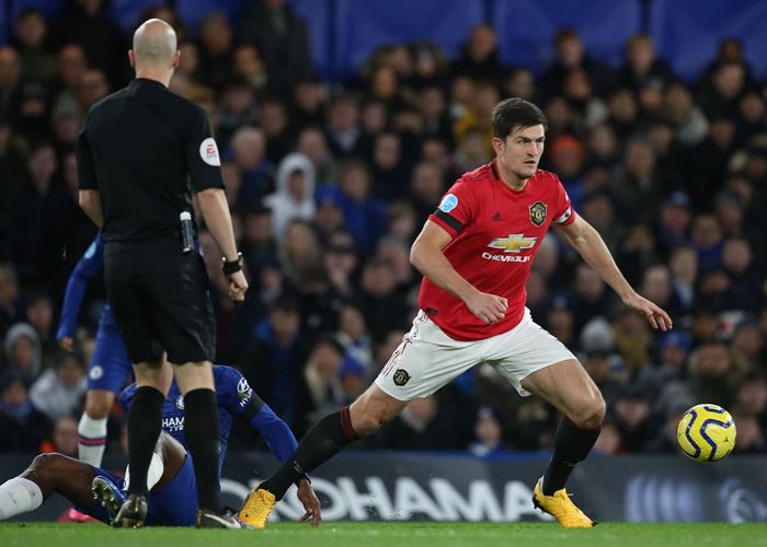 Tendangan Brutal Harry Maguire ke Selangkangan Michy Batshuayi