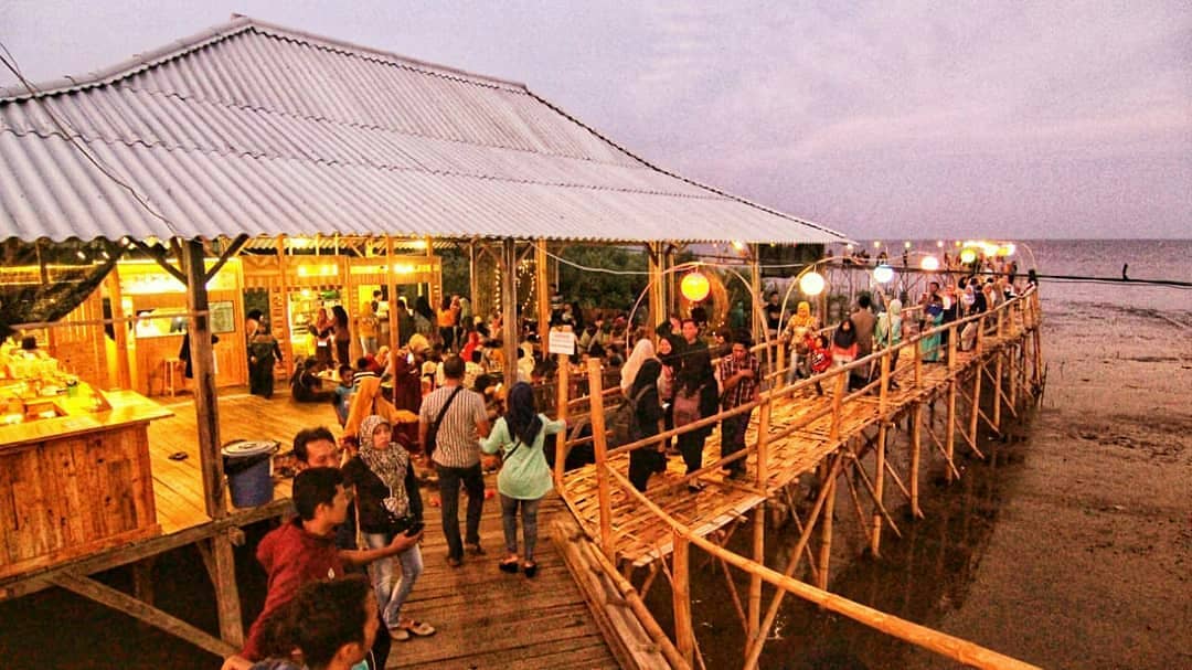 Cafe Laut Semare, ''Desa Tawuran'' yang Disulap Jadi Wisata Mempesona