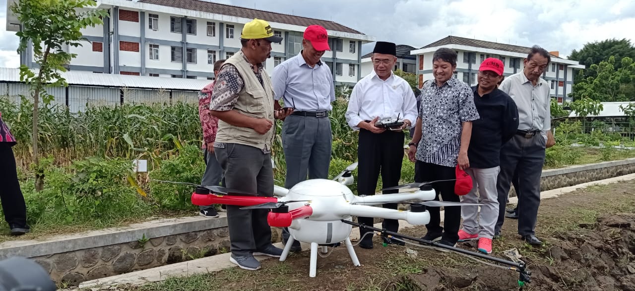 Keren! Dosen Ini Ciptakan Tiga Drone Pertanian Modern, Bisa Deteksi Kesehatan Tanaman