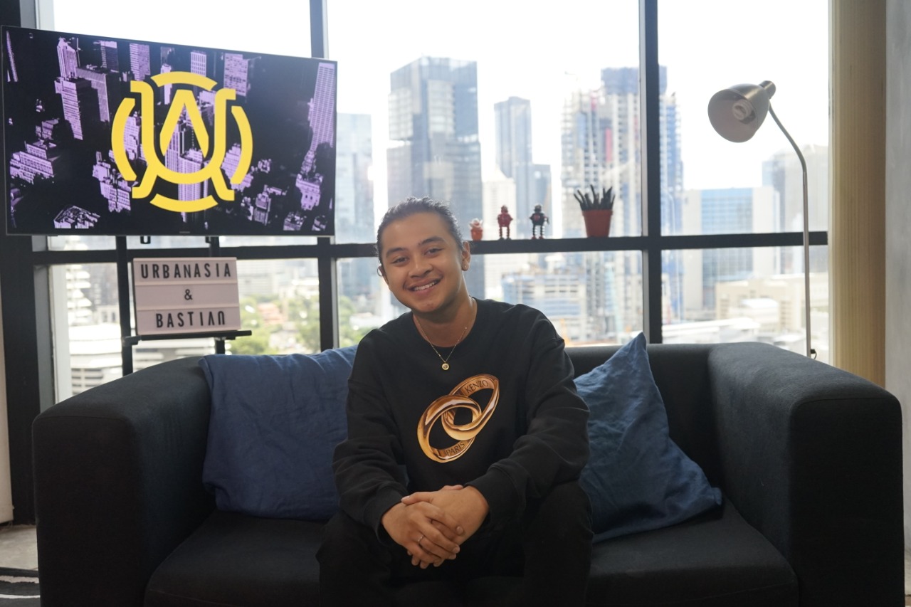 Bastian Steel: Sejarah #CheeseBurger, Easy Money dan Single ''Gadisku''