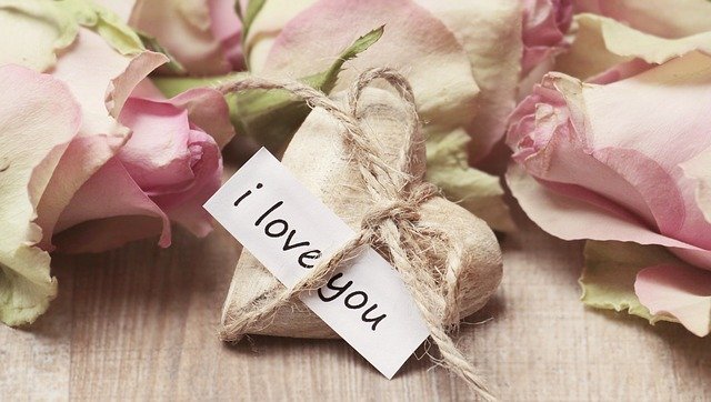 5 Ide Kado Valentine yang Bisa Bikin Hati Gebetan Kamu Luluh