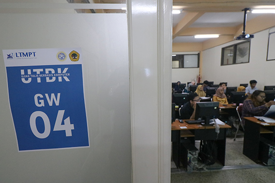Pemkot Surabaya Wajibkan Peserta UTBK Tunjukkan Hasil Rapid Test dan Swab