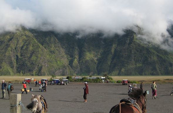 Mau ke Bromo Saat ‘Car Free Month’? Ini Jalur Alternatifnya