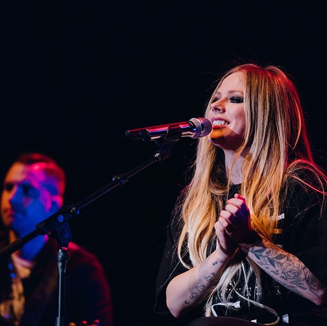 Khawatir Virus Corona, Avril Lavigne Batalkan Seluruh Tur di Asia