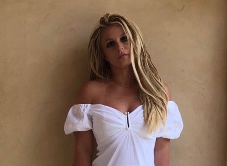 Dikenal Suka Olah Raga, Britney Spears Terlihat Pakai Sepatu Medis