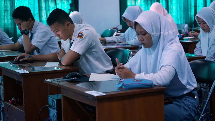 Asyik! Mulai Tahun Ini Siswa di Jateng Dapat Seragam Sekolah dan SPP Gratis