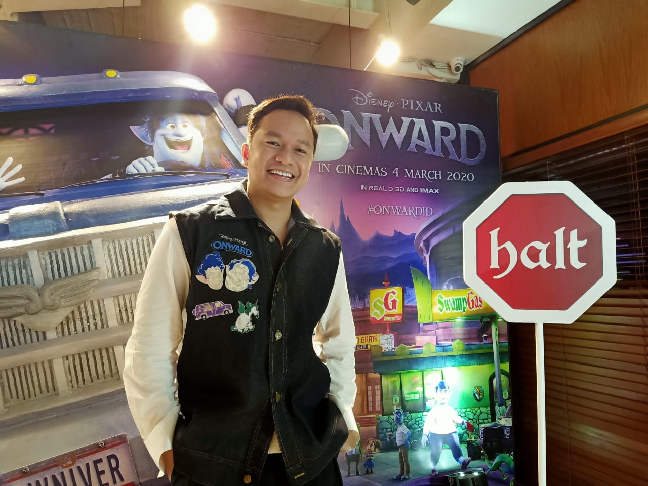Kolab dengan Disney Indonesia, Tities Sapoetra Ciptakan Rompi Bertema "Onward"
