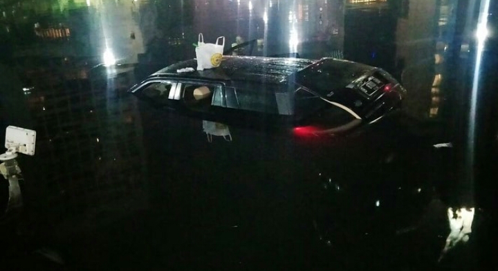 Mobil Tercebur ke Kolam Bundaran HI Pagi Ini