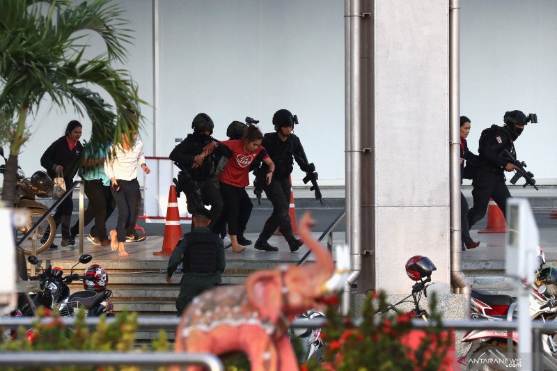 Raja Thailand Tanggung Pemakaman Korban Penembakan Massal di Terminal 21