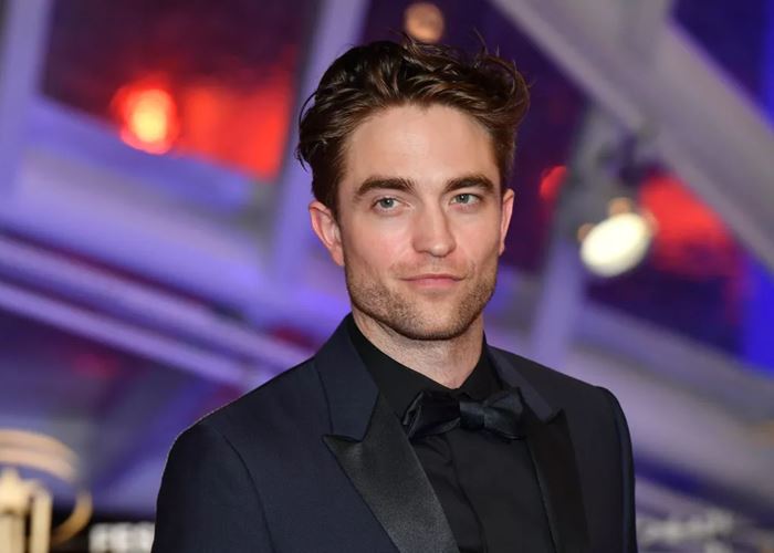Intip First Look Robert Pattinson Pakai Kostum Batman, Cocok Nggak Guys?