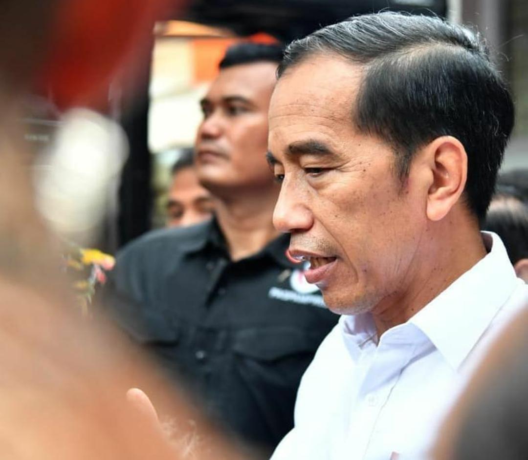 Jokowi Unggah Foto Kaki Belepotan Pasir, Addie MS: Apa Adanya