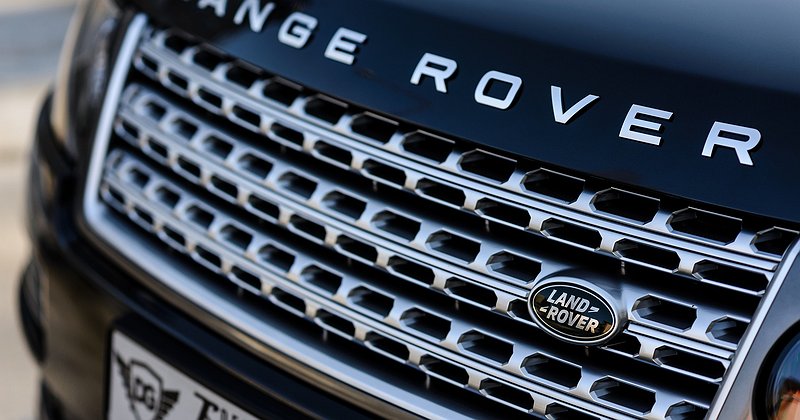 Duh, Anak SMA Kendarai Range Rover Tabrak Pengemudi Ojol Wanita