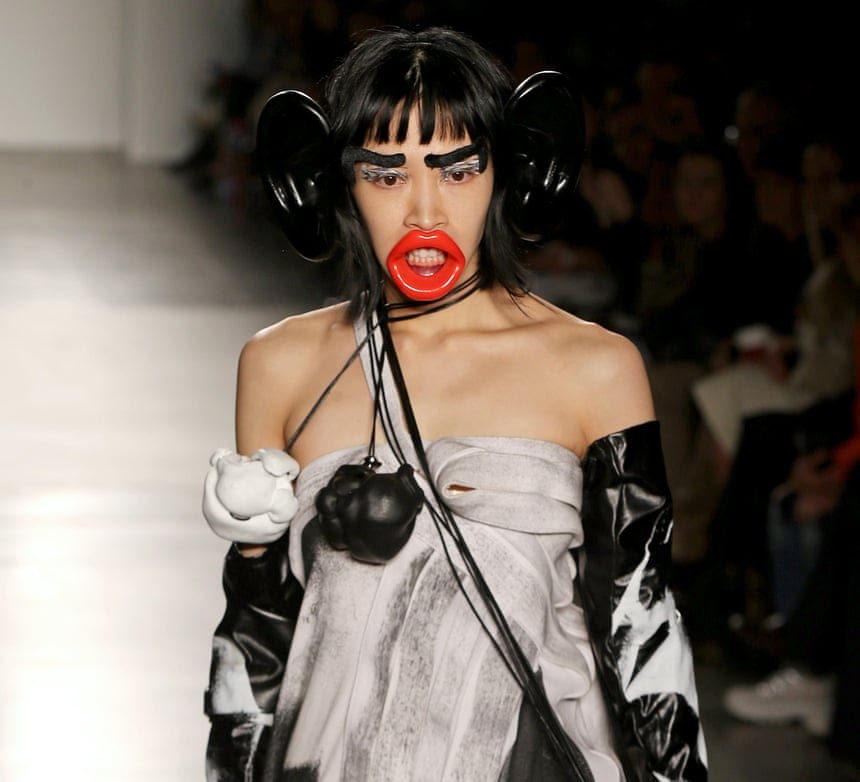 Pakai Aksesoris Berbau Rasis di NYFW, Kampus Fashion di New York Minta Maaf