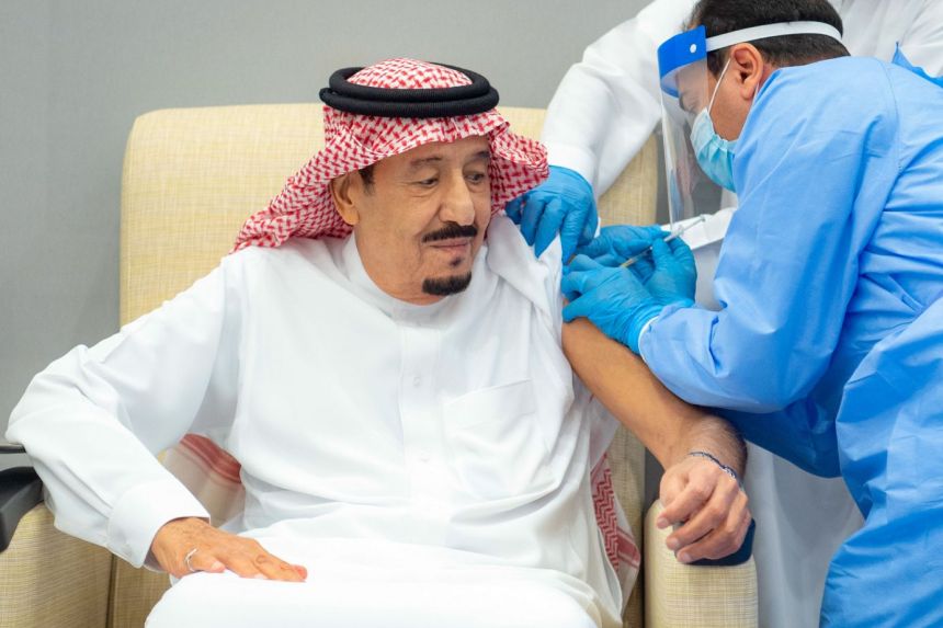 Raja Salman Disuntik Vaksin COVID-19