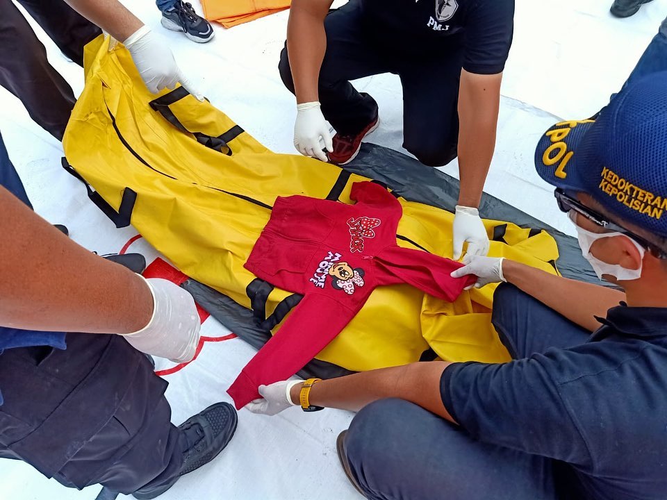 Jaket Pink Diduga Milik Korban Sriwijaya Air Ditemukan, Sempat Diposting Sang Ibu
