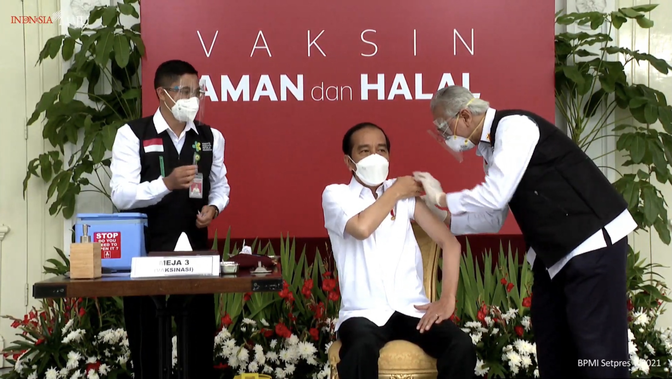 Presiden Jokowi Terima Vaksin COVID-19 Pertama