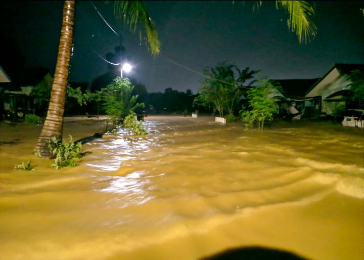 Jalur Trans Kalimantan Putus dan Balita Tewas Terseret Arus Banjir