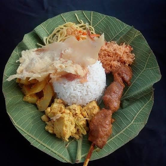 Sego Buwuhan, Kuliner Bojonegoro yang Disajikan dengan Daun Jati