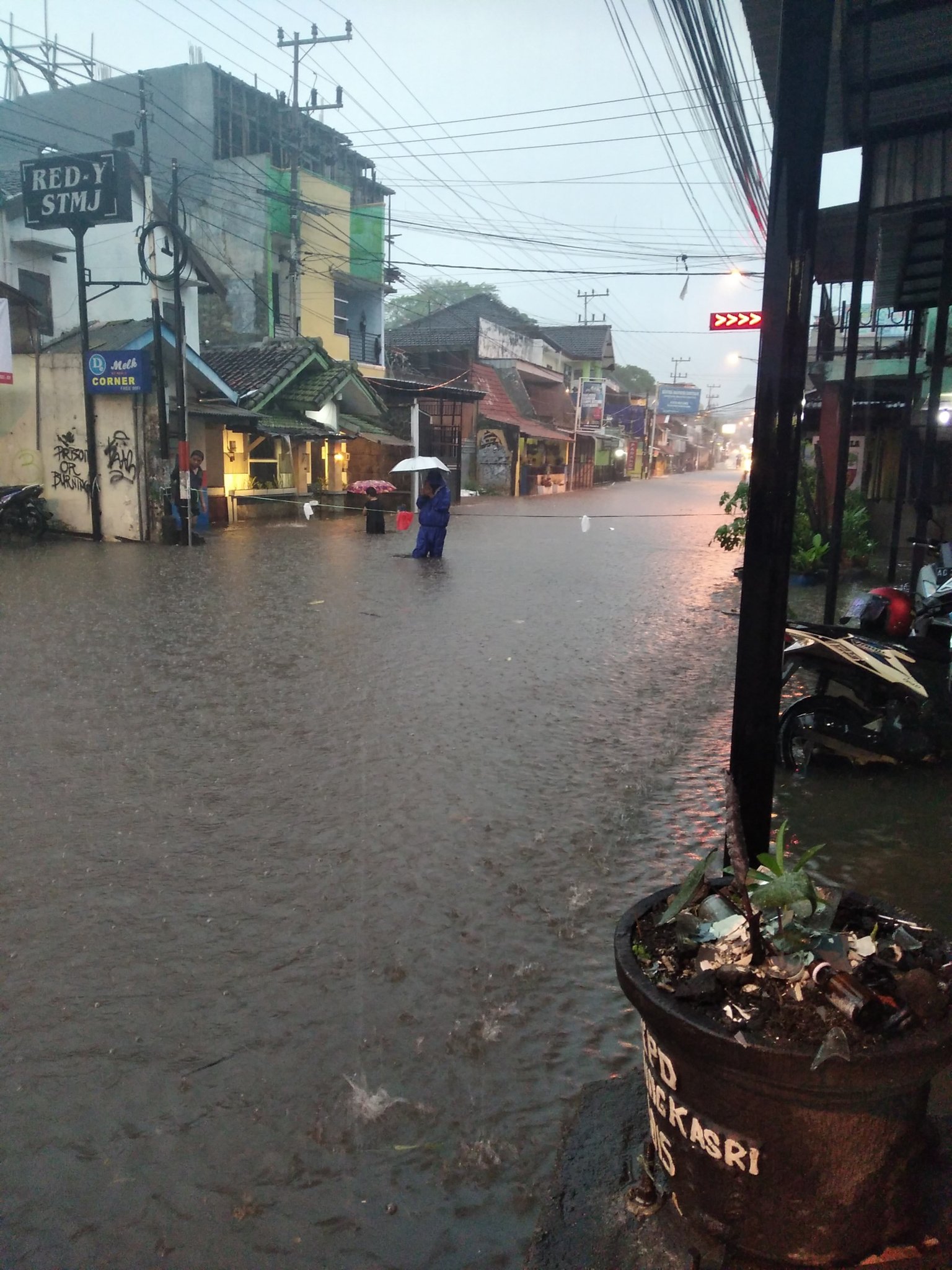 Dampak Hujan Deras di Kota Malang: Banjir di Beberapa Wilayah, 1 Orang Meninggal