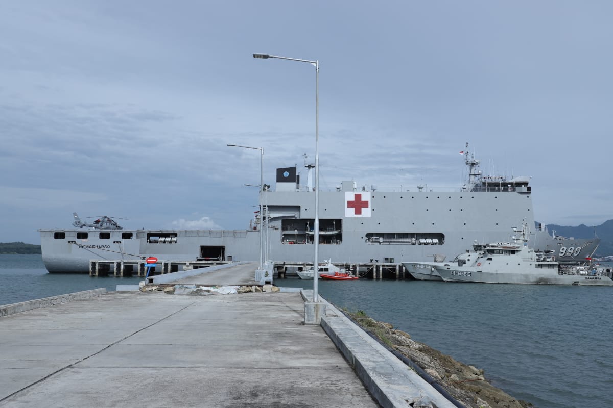Rumah Sakit Apung TNI Tangani Korban Gempa di Sulawesi Barat
