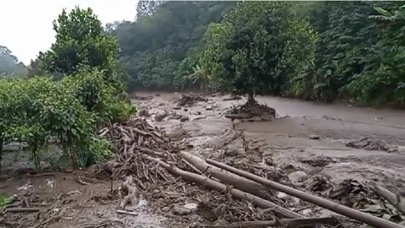 Viral Video Banjir di Puncak Bogor, Warga Panik Ucapkan Takbir