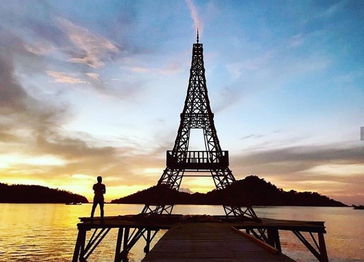 Wow! Ada Miniatur Menara Eiffel di Pantai Lhok Seudu Aceh