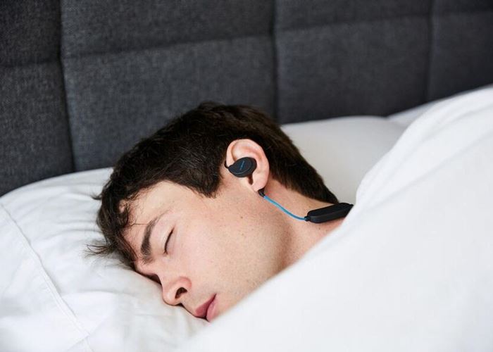 1611624891-Menggunakan-earphone-saat-tidur-headphonesty.JPG