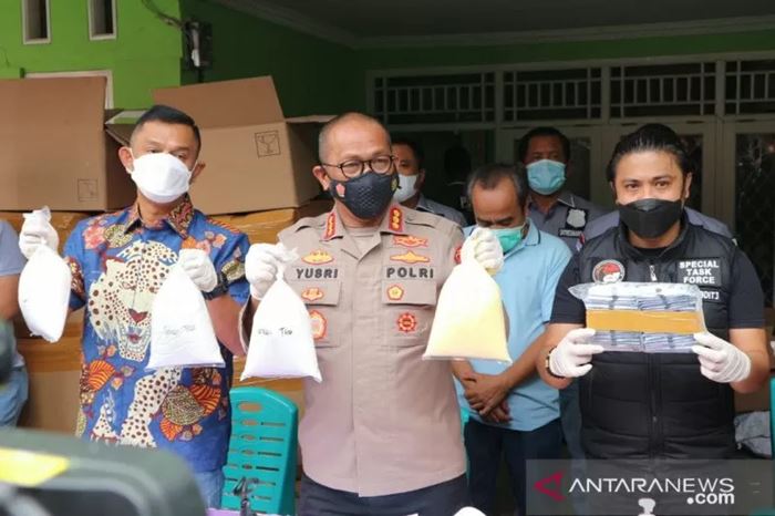 Sudah Beroperasi 3 Tahun, Polisi Gerebek Pabrik Kosmetik Ilegal di Bekasi