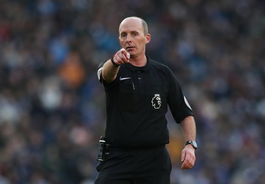 Kejamnya Mike Dean, Wasit saat Man United Bantai Southampton