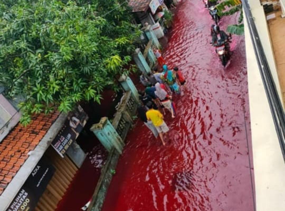  Heboh Banjir Berwarna Merah di Pekalongan, Begini Faktanya!