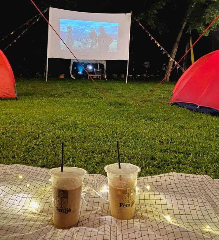 1612853623-suasana-nonton-di-camping-cinema.jpg