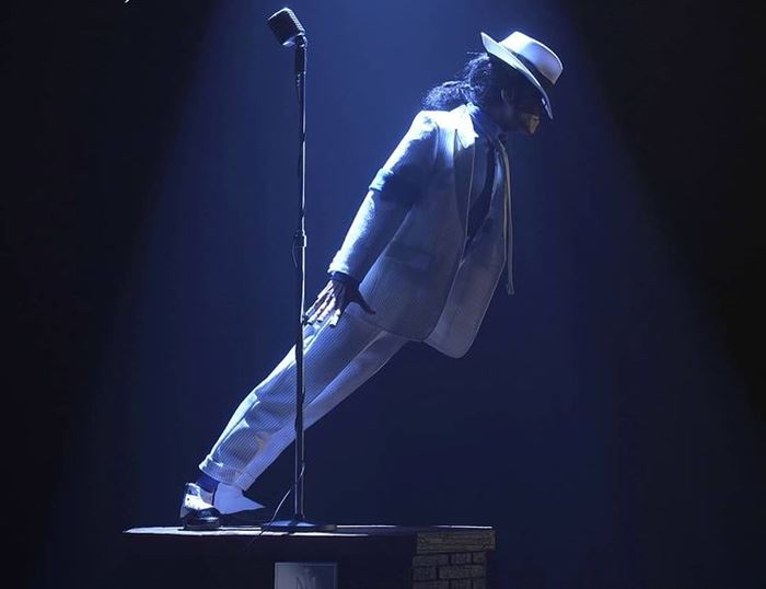 PureArts Hadirkan Patung Michael Jackson Berpose Anti Gravitasi 