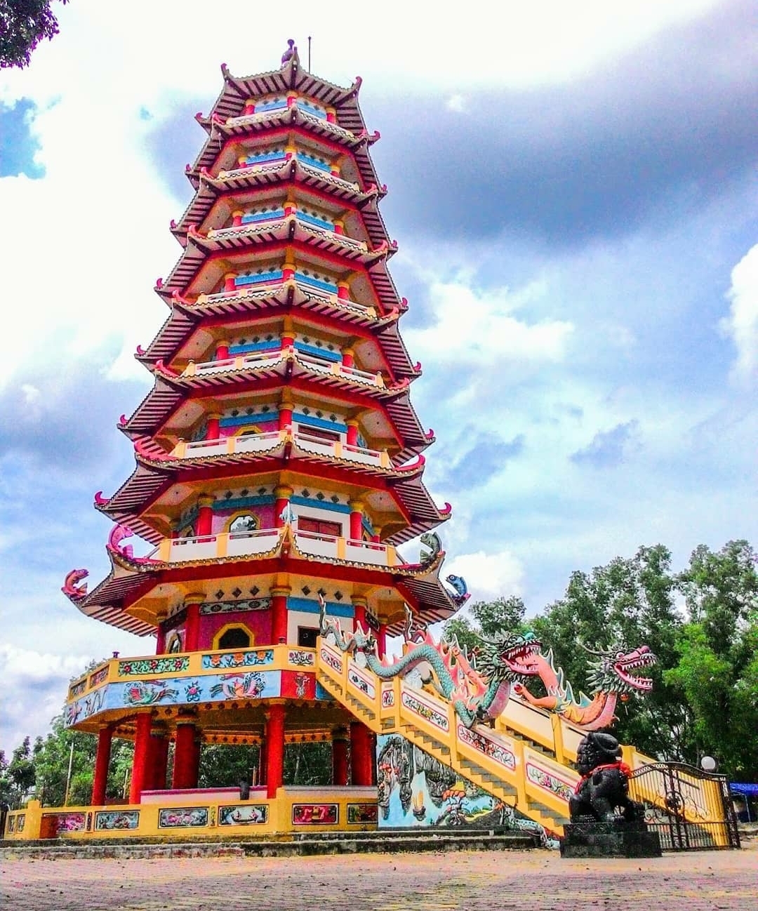 1613095397-Pagoda-kuil-kemaro.jpg