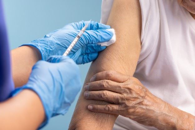 Kemenkes Ungkap Penyebab Vaksinasi pada Lansia Masih Lambat 