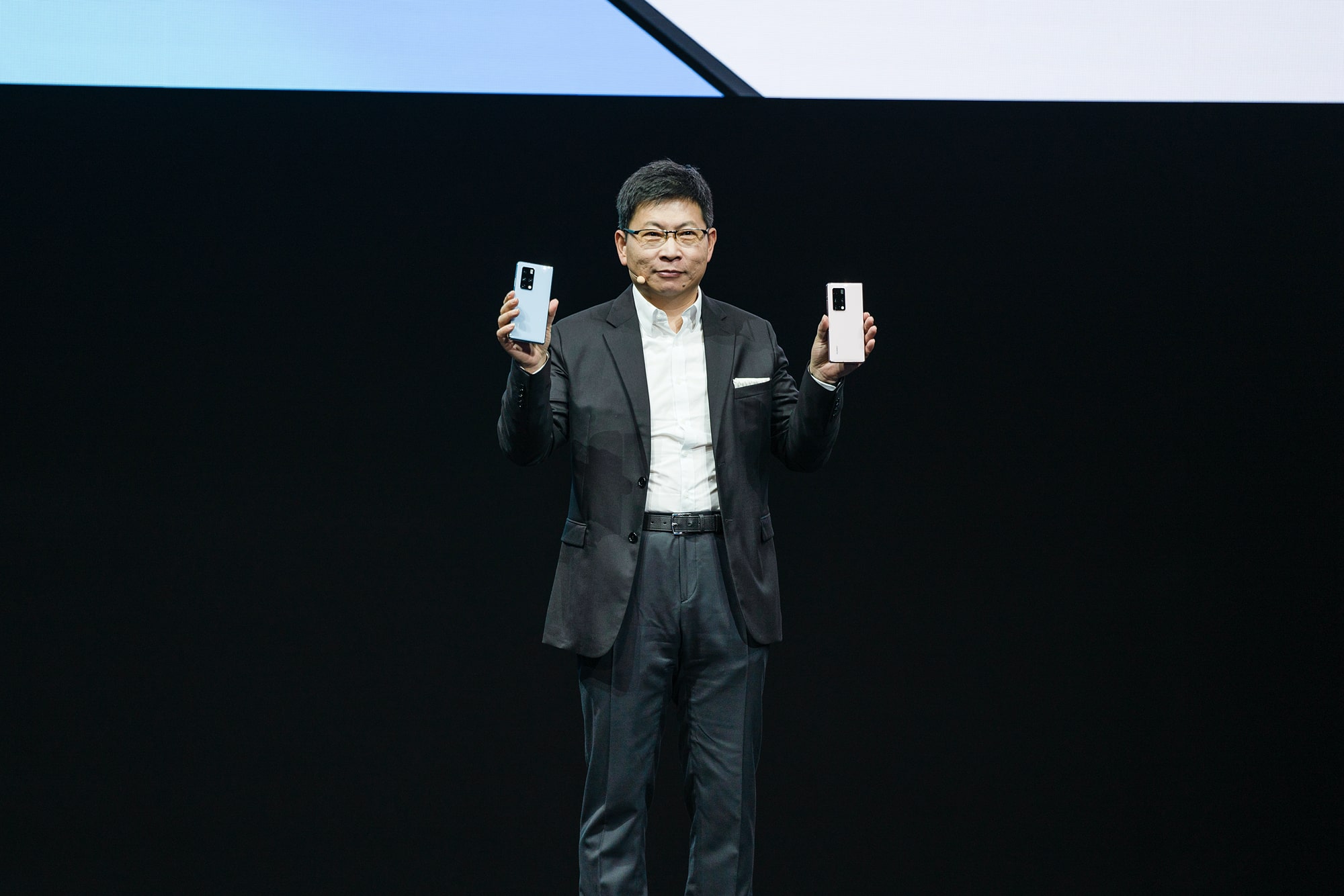 Huawei Mate X2 Diperkenalkan, Jadi Penantang Berat Galaxy Z Fold 2
