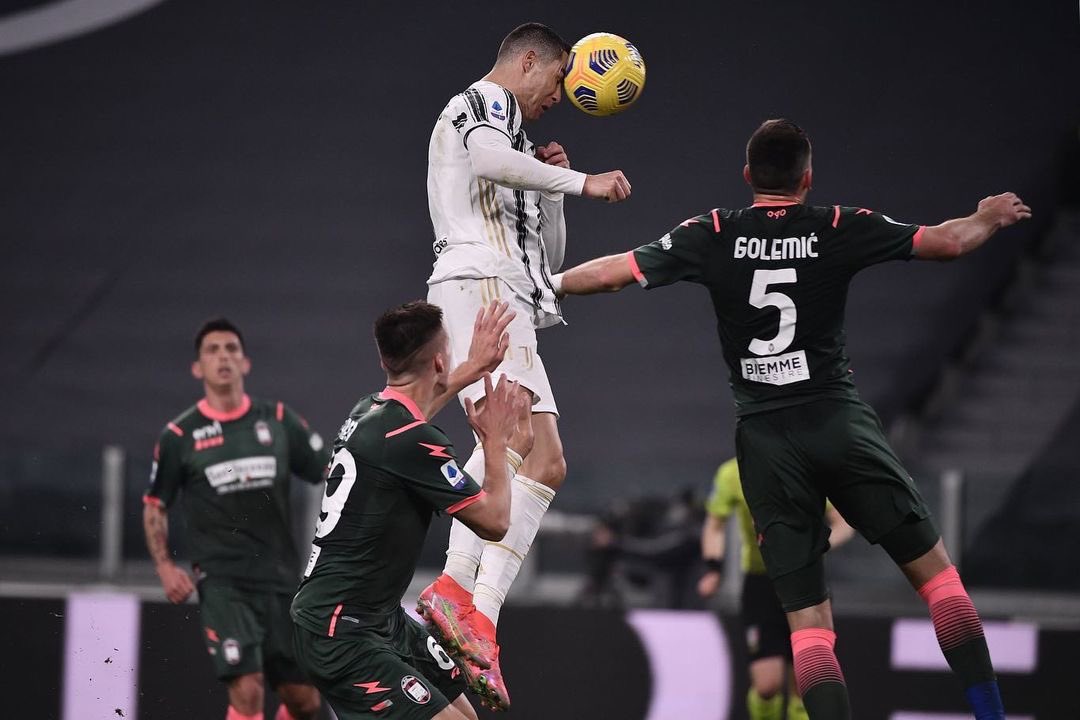 Kepala Ronaldo Memang Berbahaya, Crotone Jadi Korbannya