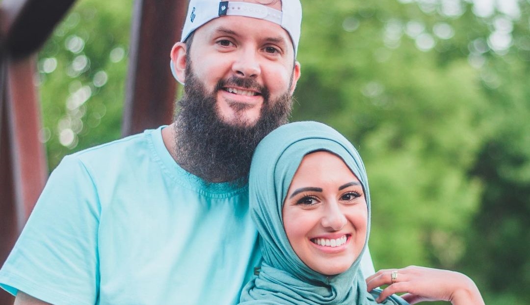 Keren! Pasangan Influencer Kanada Rilis Hijab Ramah Lingkungan 