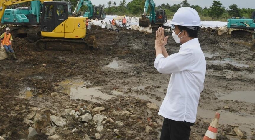 Cek Tanggul Sungai Citarum yang Jebol, Jokowi Minta Rampung 2 Hari 