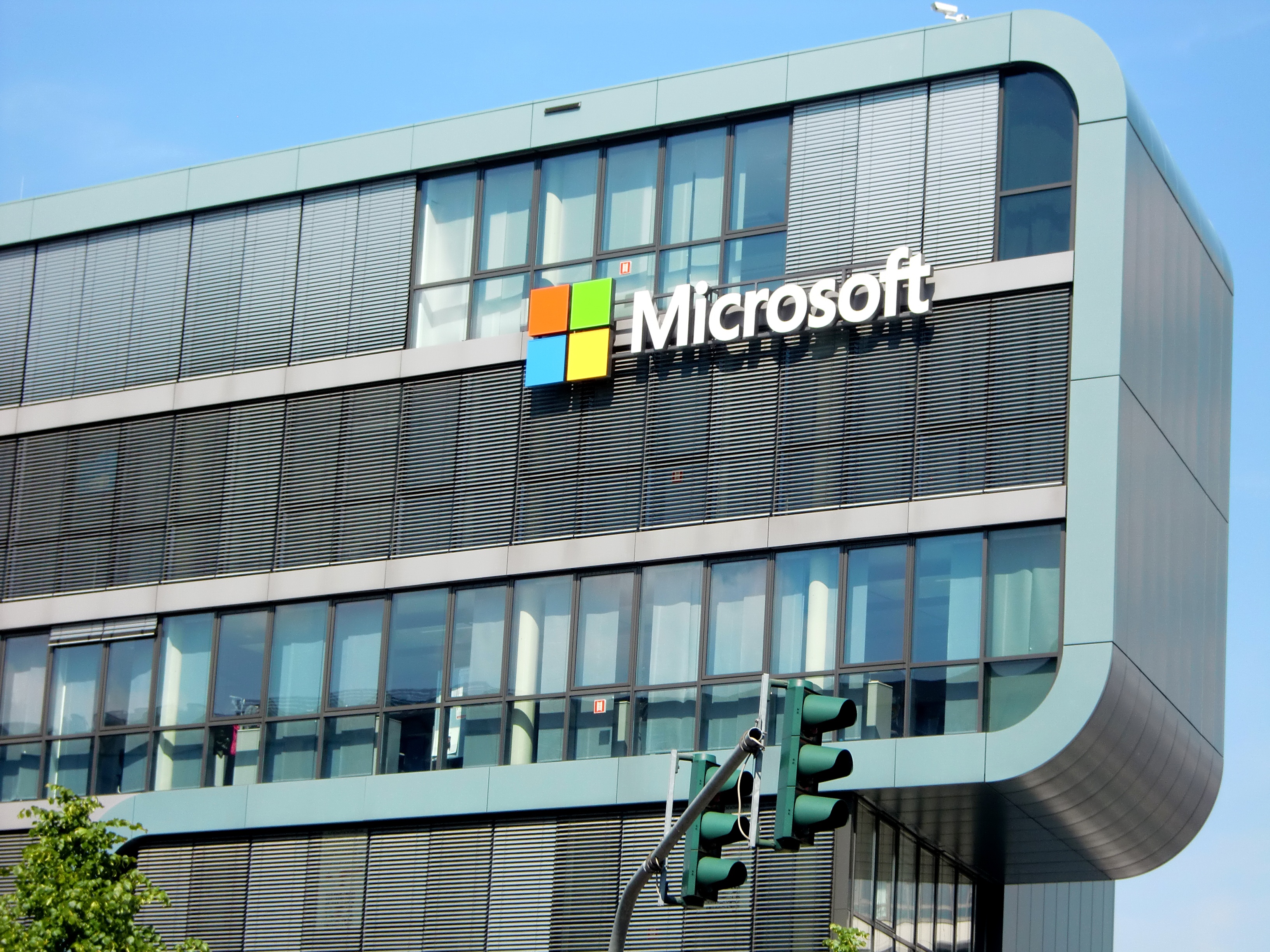 Diserang Netizen soal 'Tidak Sopan', IG Microsoft Tutup Kolom Komentar 