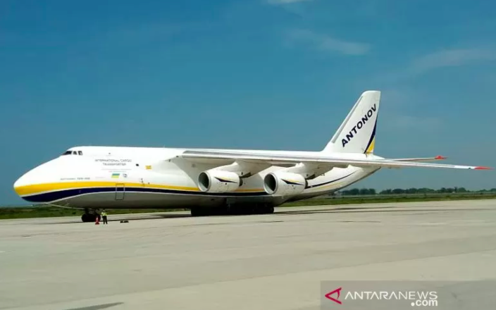 Perdana! Pesawat Antonov Mendarat di Bandara Internasional Yogyakarta 