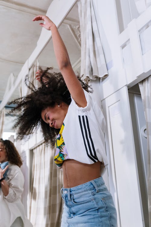 1616050792-berisik---pexels-cottonbro.jpeg