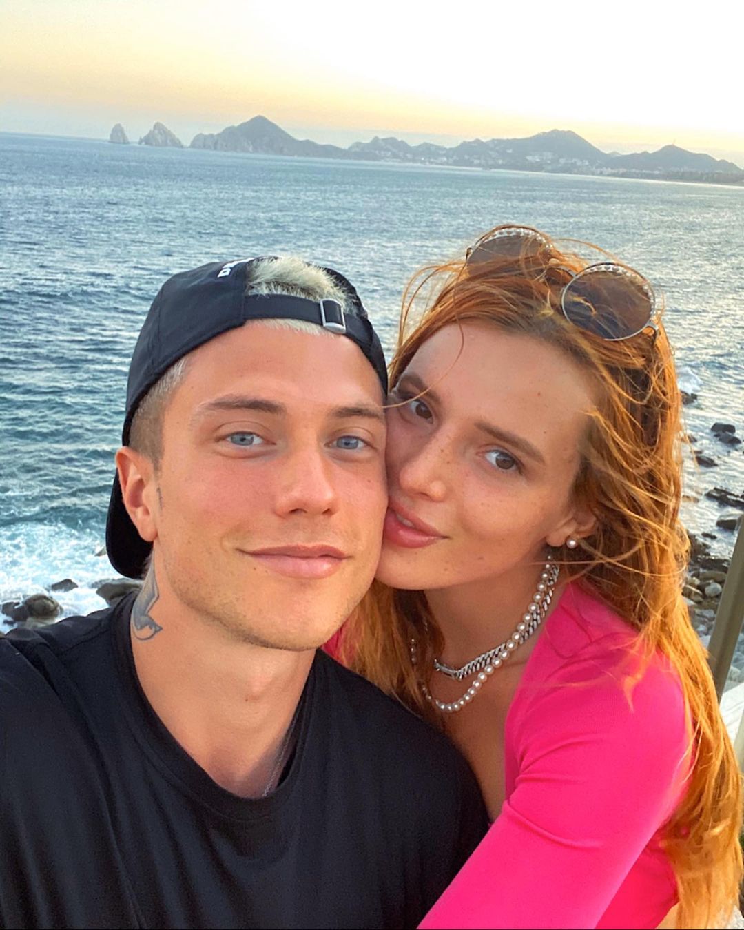 Selamat! Bella Thorne Resmi Tunangan dengan Benjamin Mascolo